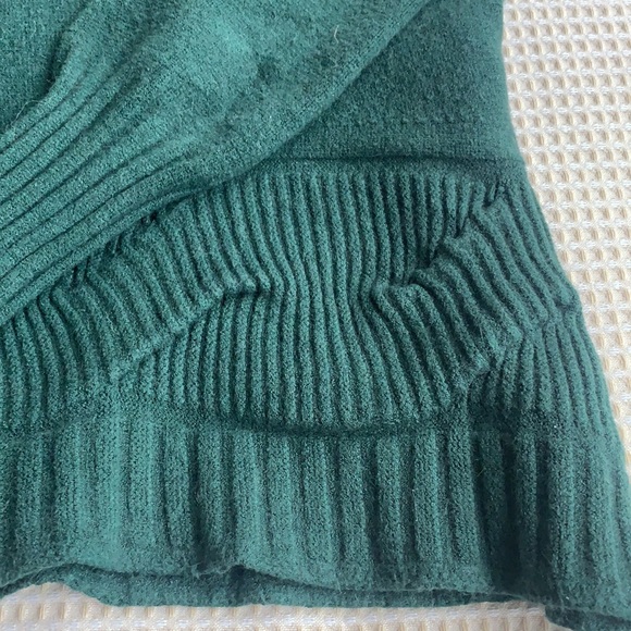 Beautiful green sweater semi cropped not too short size M made in Italy - Picture 3 of 8